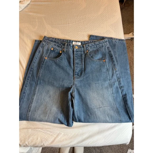 Classic High-Rise Wide-Leg Women's Jeans in Light Blue - Picture 2 of 5